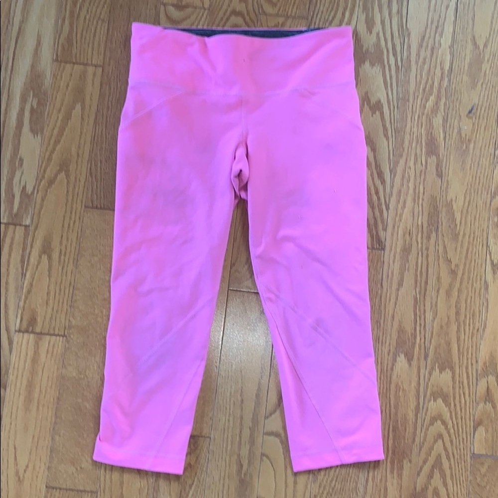 Pink Under Armor crop legging